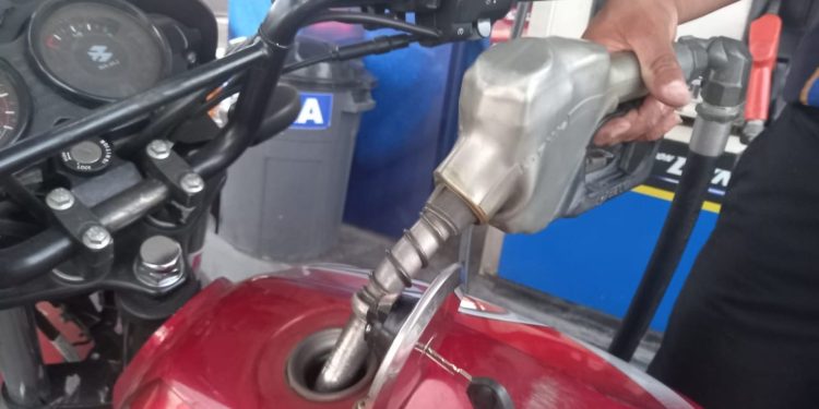 Ortega dice asumir una vez más alza en los combustibles, pero petróleo baja de precio. Foto: Artículo 66 / Noel Miranda