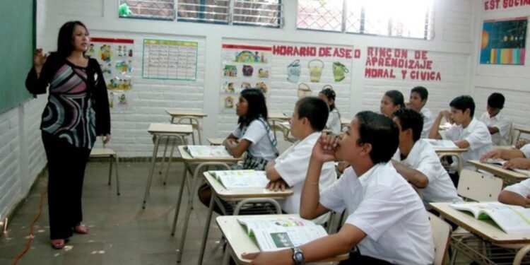 Día del maestro en Nicaragua en medio de partidismo, despidos y exilio. Foto: Artículo 66 / END