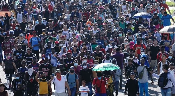 EEUU cierra las fronteras ante el avance de gigantesca caravana de migrantes