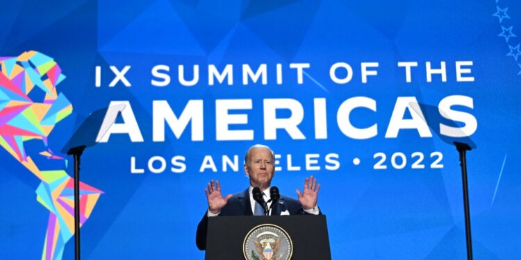 Presidente de los Estados Unidos, Joe Biden durante la inauguración oficial de la novena Cumbre de las Américas. Foto: Cortesía AFP