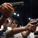 Jueces conservadores amplían derecho de portar armas en público a pesar de tiroteos