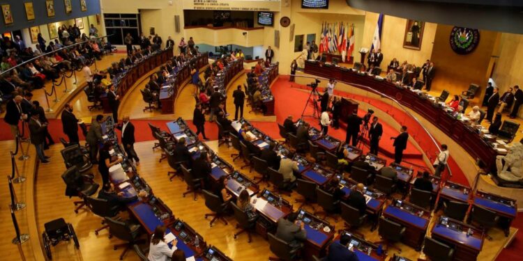 Asamblea salvadoreña podría ampliar nuevamente el régimen de excepción de Bukele