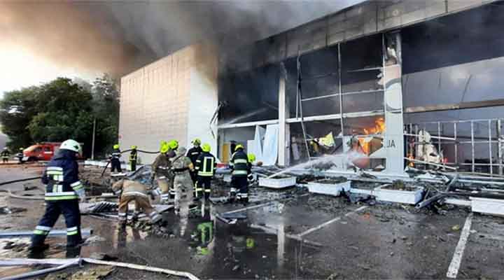 Mueren 51 reos asfixiados por incendio en cárcel de Colombia