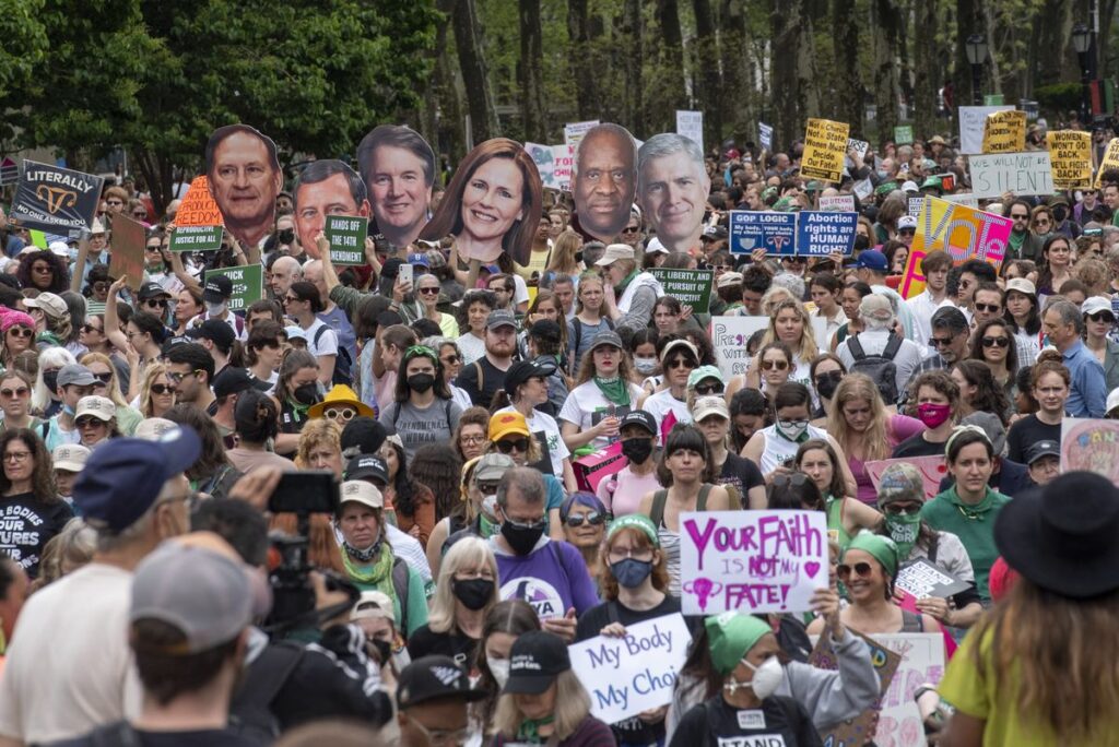 EEUU: Miles salen a las calles a protestar por fallo antiaborto del Tribunal