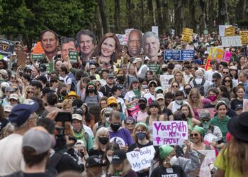 EEUU: Miles salen a las calles a protestar por fallo antiaborto del Tribunal