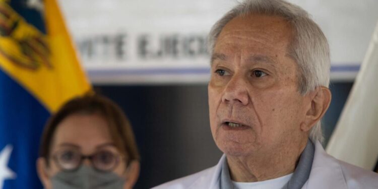 Médicos venezolanos exigen a Maduro una reunión para abordar crisis sanitaria