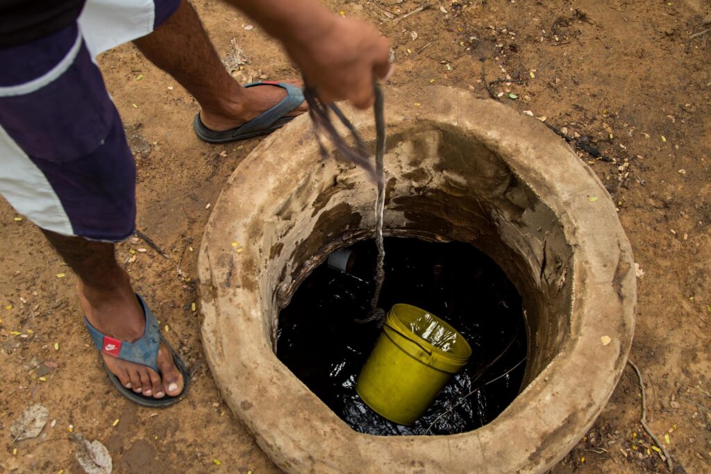 Venezolanos obligados a reutilizar agua ante grave escasez