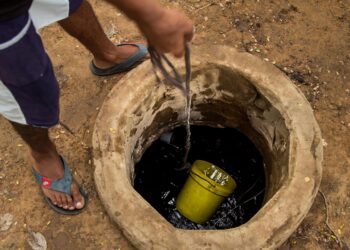 Venezolanos obligados a reutilizar agua ante grave escases