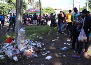 Migrantes viven en condiciones precarias e insalubres en frontera de México con EEUU
