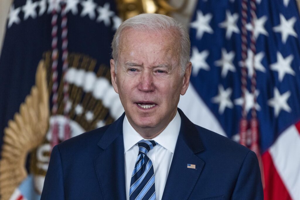 Presidente Biden mejora de salud con tratamiento contra la covid-19
