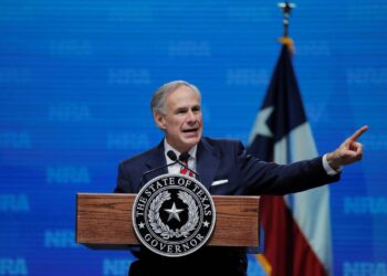 Migrantes serán regresados a frontera por orden de Gobernador de Texas