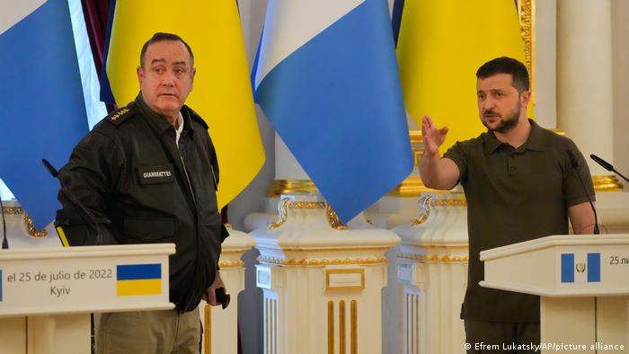 Presidente de Guatemala llega a Ucrania por invitación de Zelenski