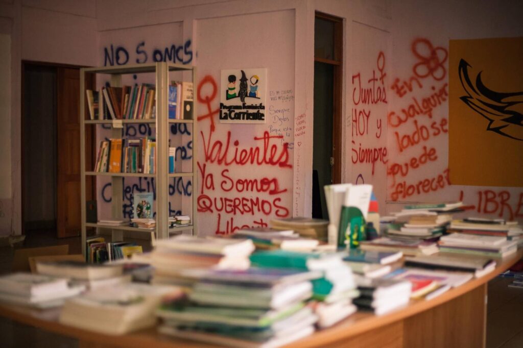 Policía de Nicaragua se toma instalaciones de La Corriente Feminista