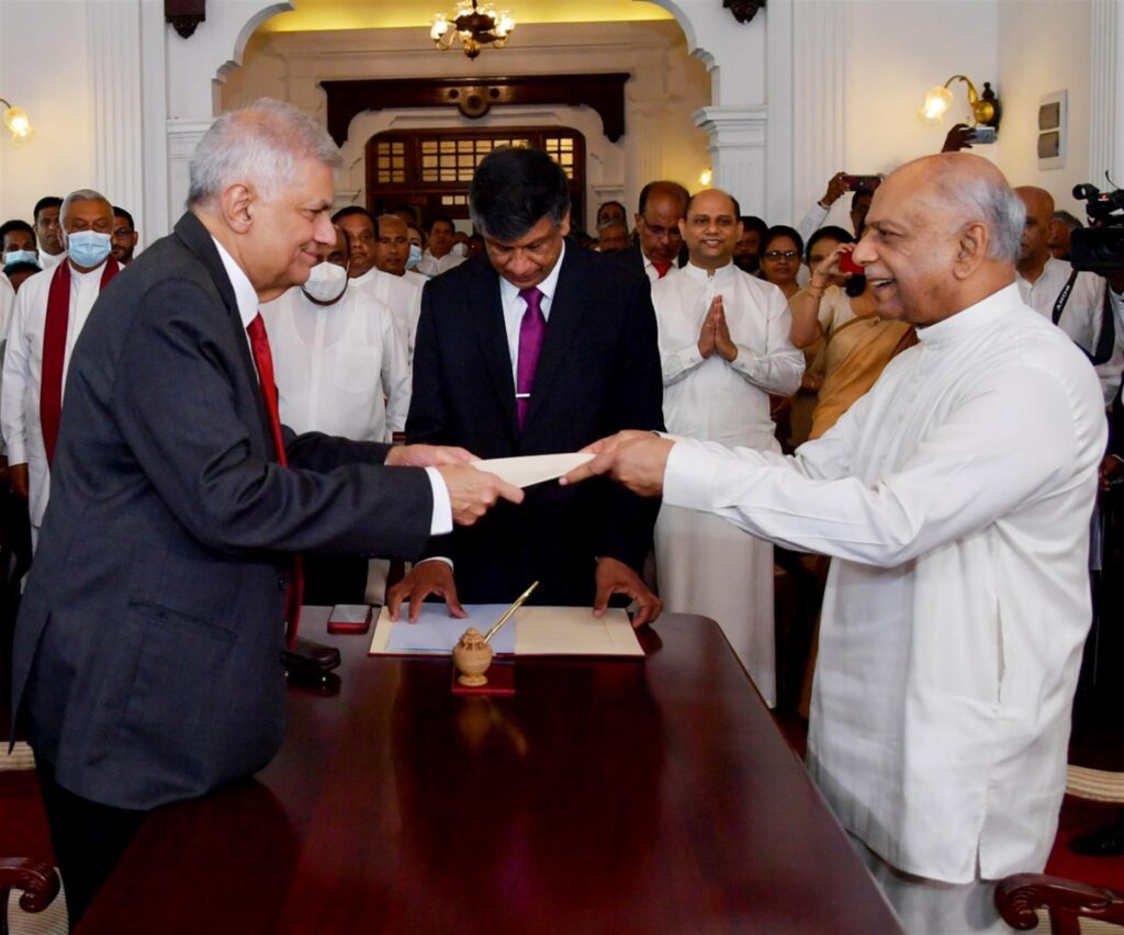 Sri Lanka: se autonombra presidente un amigo de dictador expulsado por protestas