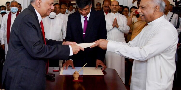 Sri Lanka: se autonombra presidente un amigo de dictador expulsado por protestas
