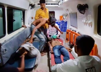 Mueren 40 personas por beber licor adulterado en la India