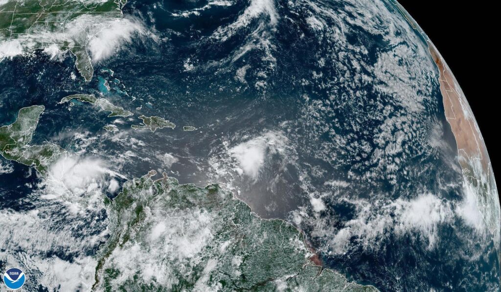 Bonnie se aleja del Caribe y alcanza las áreas urbanas del Pacífico de Nicaragua