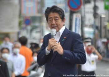 Países y líderes del mundo lamentan muerte de expresidente japonés Abe