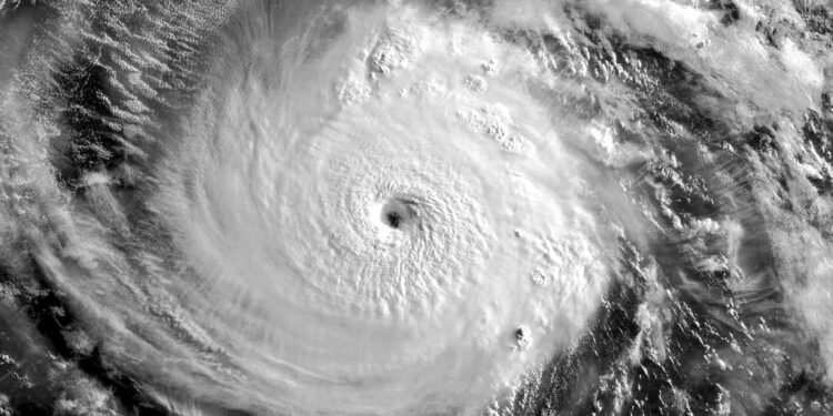 Se forma huracán Darby frente a México, pero no representa peligro