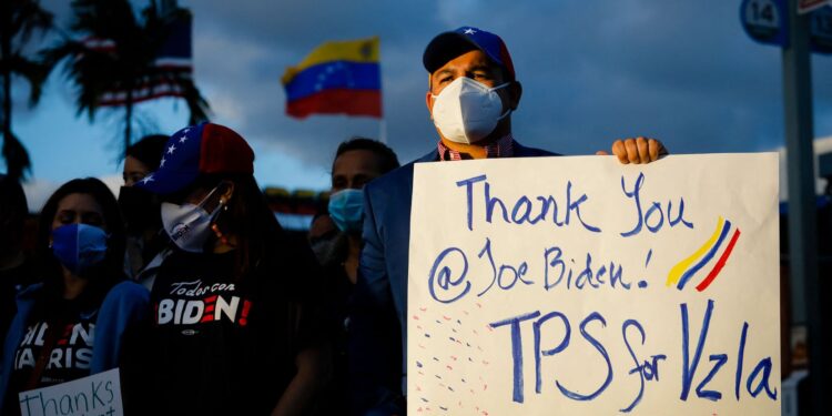 Venezolanos protegidos por TPS podrían quedar ilegales en dos meses si no se amplia