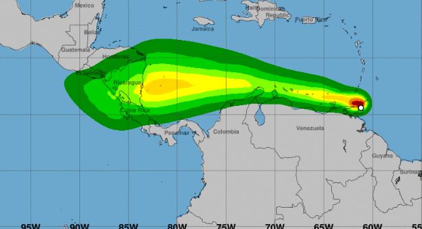 "Bonnie" approaches Nicaragua still as a tropical storm