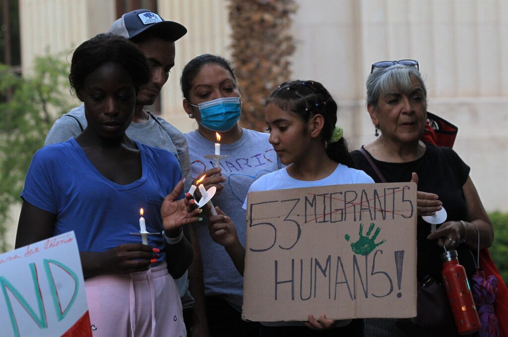 Seis de los 53 migrantes fallecidos en camión aún no han sido identificados