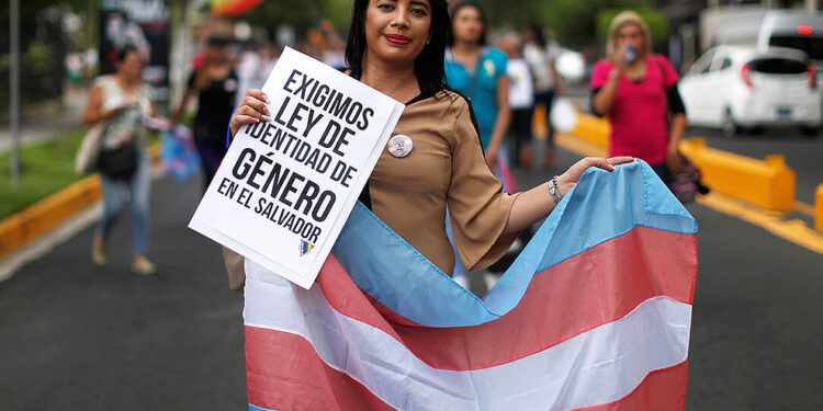Congreso de Bukele se niega a reconocer identidad de personas trans, según informe