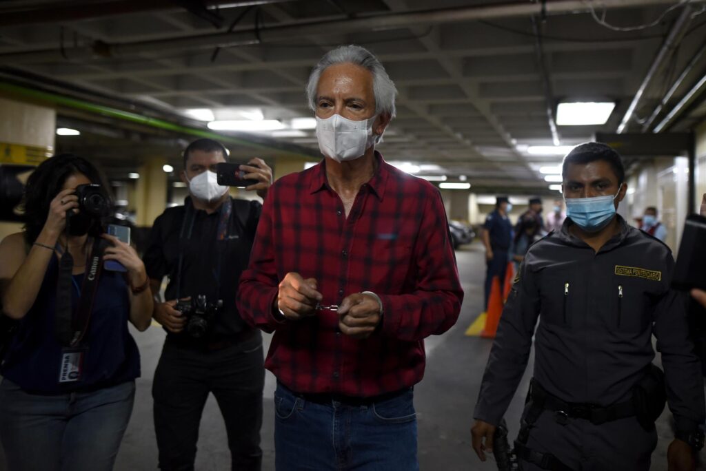 Periodista guatemalteco guardará prisión en cárcel militar