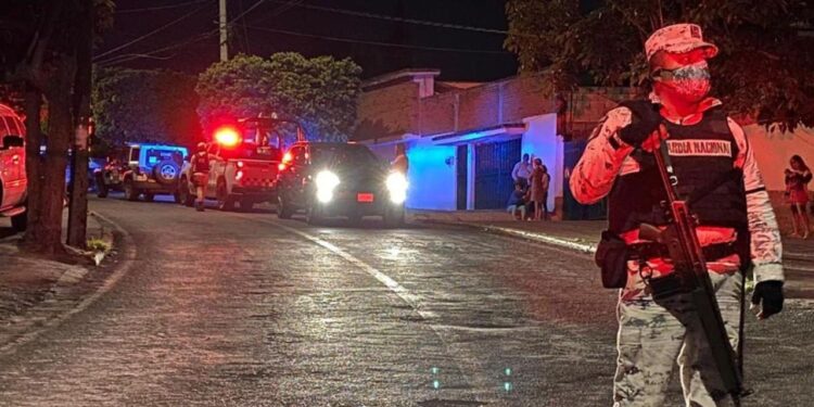 Hombres armados irrumpen en una vela y matan a cuatro personas en México