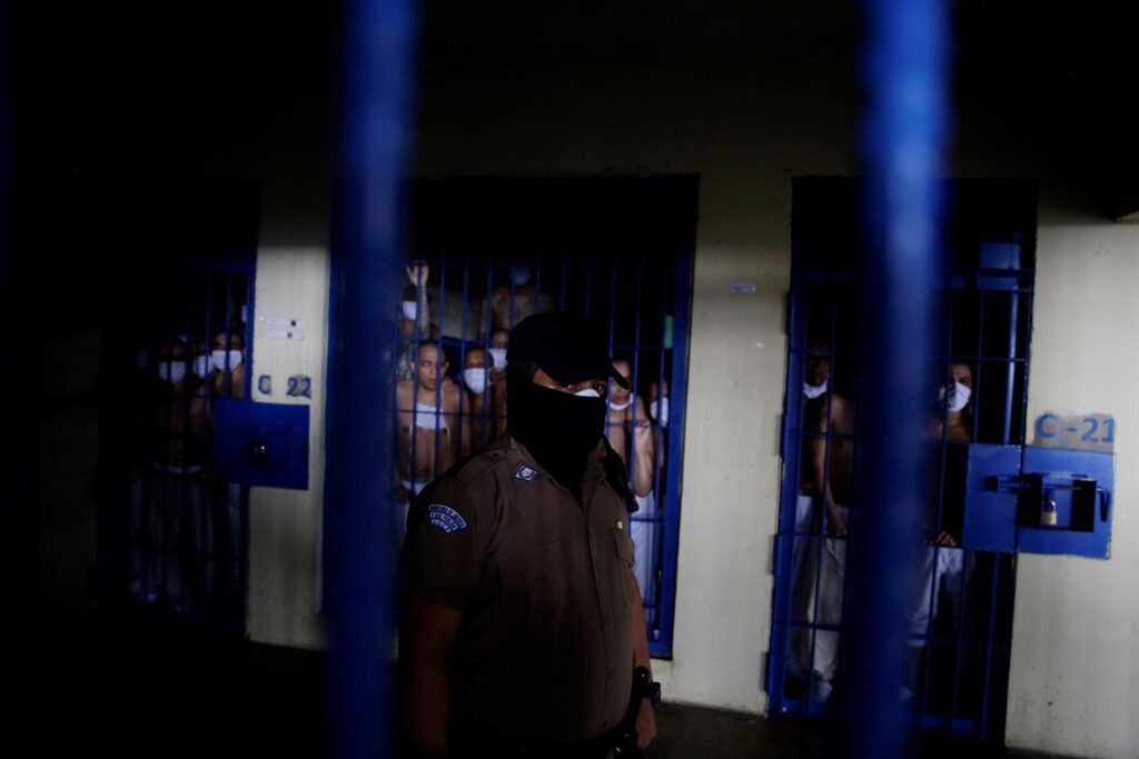 Defensores de DD.HH. internacionales visitan cárceles de El Salvador para verificar condiciones de presos
