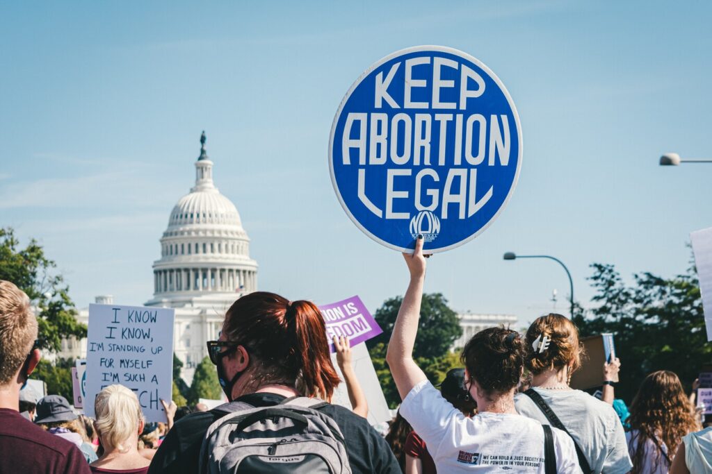 Lanzan campaña que promueve el voto a candidatos legislativos pro abortos en EEUU