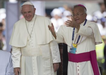 "Papa Francisco no renunciará en consistorio", afirma arzobispo de Colombia