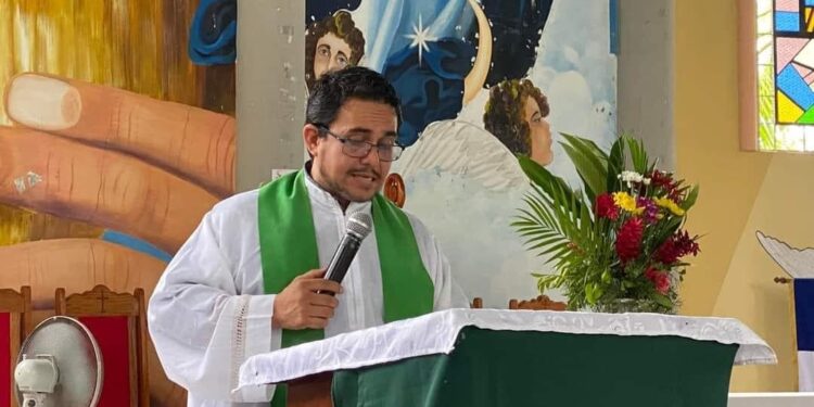 Policías de Mulukukú «desaparecen» al padre Oscar Benavidez tras homilía sobre la persecución a profetas. Foto Cortesía