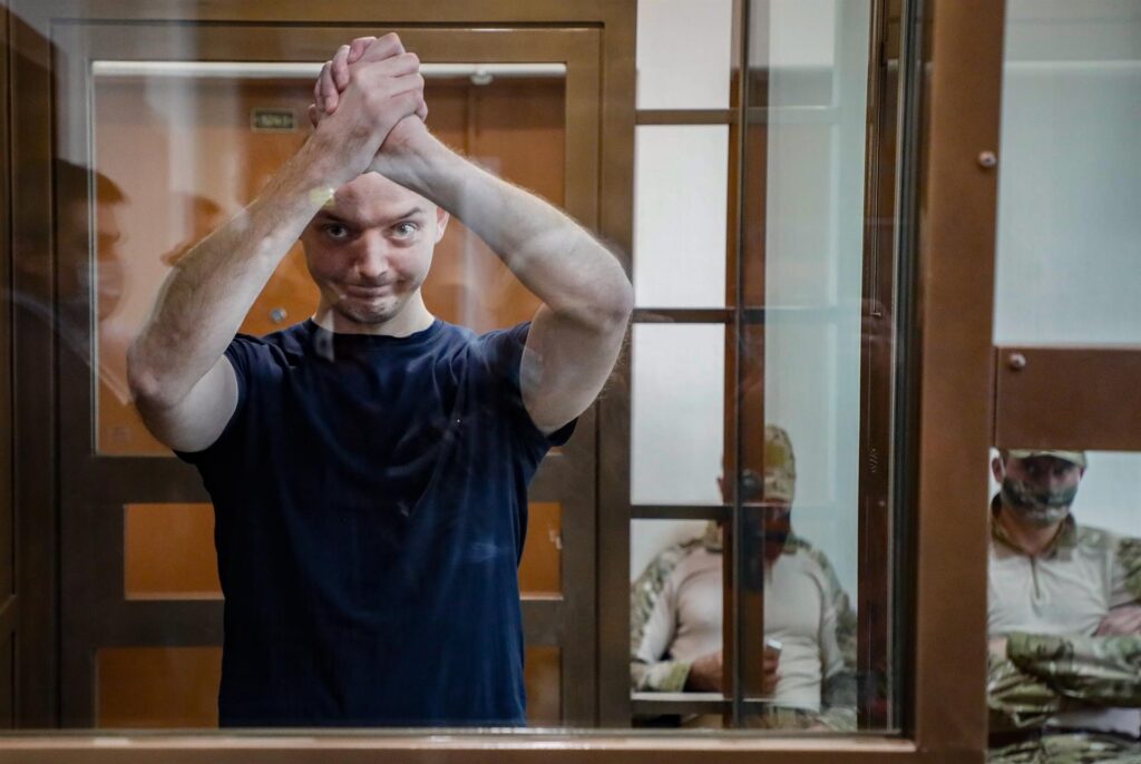 Fiscalía rusa pide 24 años de cárcel para periodista acusado de traición