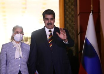 El presidente de Venezuela, Nicolás Maduro (d), junto a su esposa Cilia Flores, en una fotografía de archivo. EFE/Rayner Peña R.