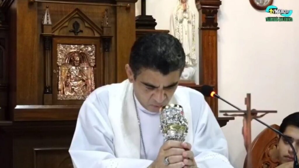 Monseñor Álvarez: «No es el dragón infernal quien tiene la última palabra, sino Cristo que vence a la muerte y al pecado»