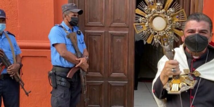 Régimen «investiga» si la consigna de «Obispo, amigo, el pueblo está contigo» la orienta monseñor Álvarez