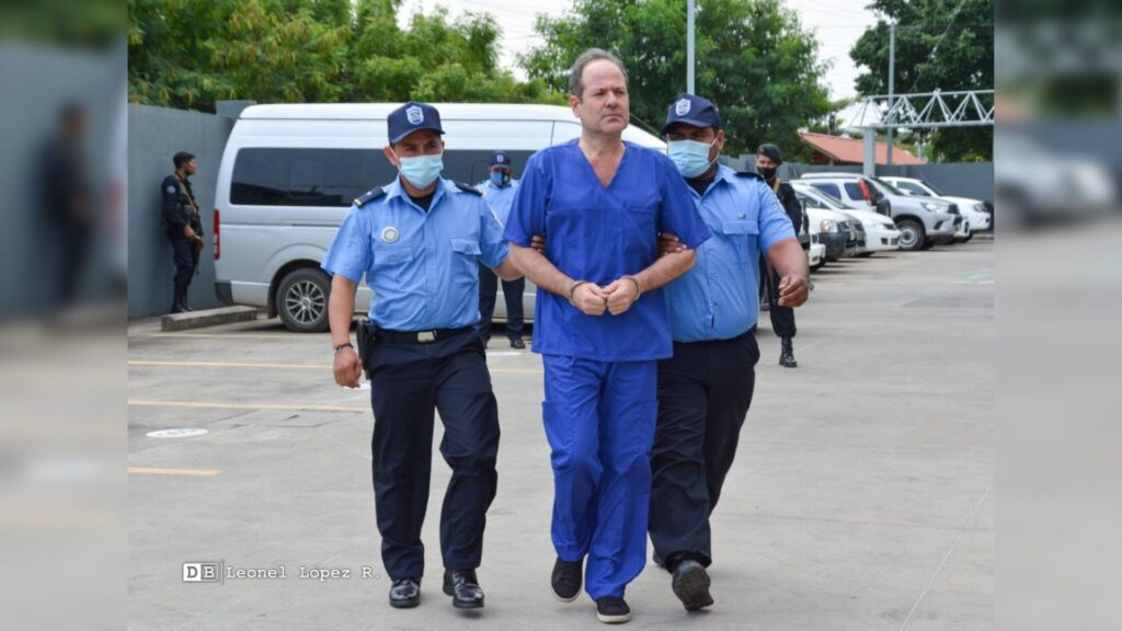 Álvaro Vargas, con notoria pérdida de peso, después de diez meses de encierro en «El Chipote»