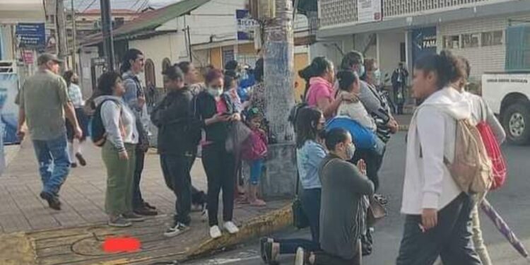 Llaman a «abarrotar» iglesias católicas en apoyo a sacerdotes asediados por la Policía de Ortega