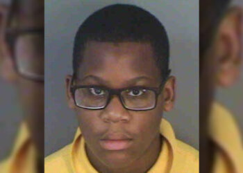 Detienen a menor de 12 años por amenazar con tiroteo en un colegio en Florida