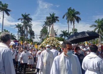 Católicos abarrotan Catedral de Managua en clausura del Congreso Mariano pese al asedio policial. Foto: Artículo 66 / Despacho 505