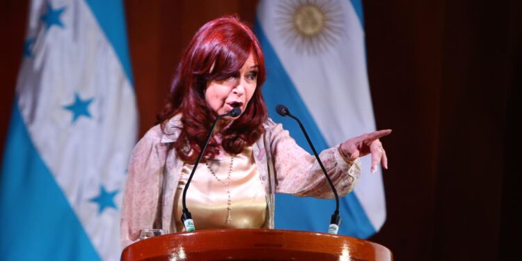 Expresidenta y actual vicepresidenta de Argentina, Cristina Fernández de Kirchner, en Tegucigalpa (Honduras). Foto: EFE / Artículo 66