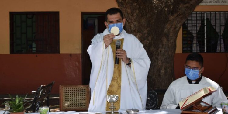 Padre Vicente Martínez: El cierre de las radios en Matagalpa es «porque así lo quiere una pareja dictatorial»
