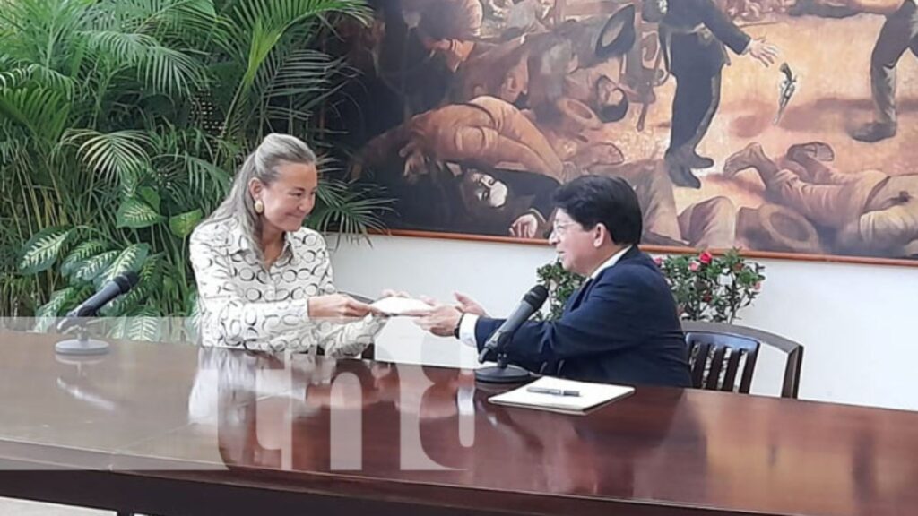 Ortega oficializa en el cargo a nueva embajadora de España en Nicaragua
