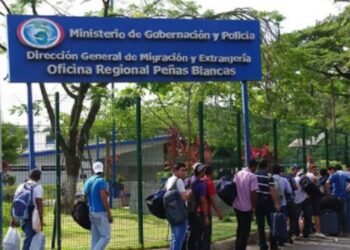 Costa Rica trabaja «plan» para regularizar estatus migratorios a nicaragüenses exiliados