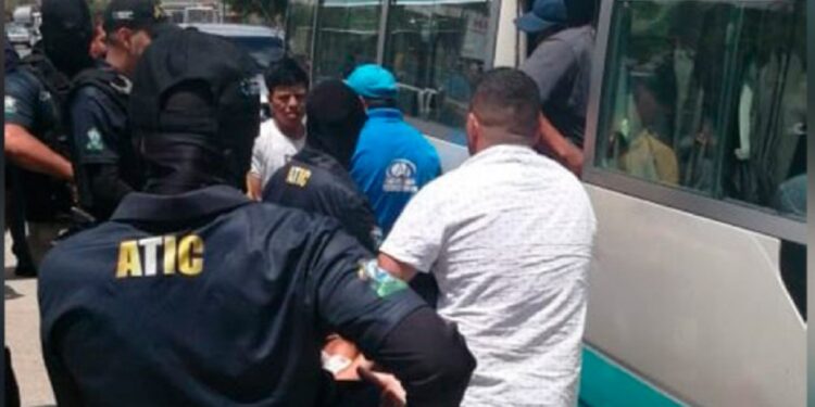 Honduras ejecuta plan desmantelar bandas de tráfico ilegal de personas