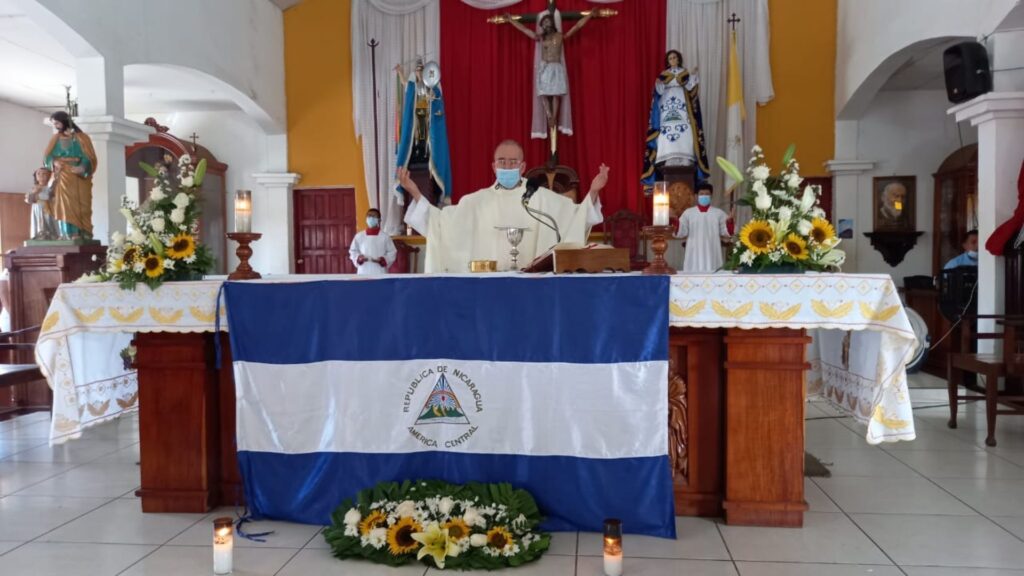 Padre Edwing Román: «Nuestra madre patria está herida por los malos hijos que la saquean»