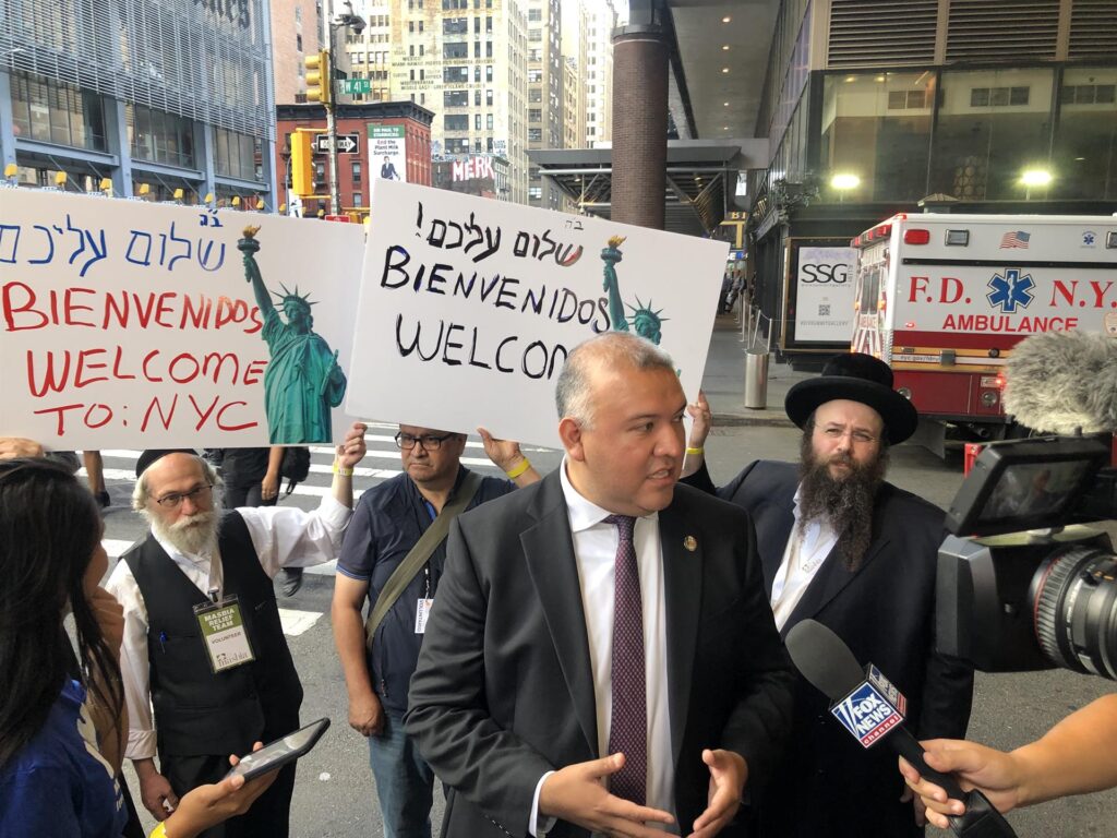 Nueva York se queda sin espacio para migrantes y recomienda otras ciudades