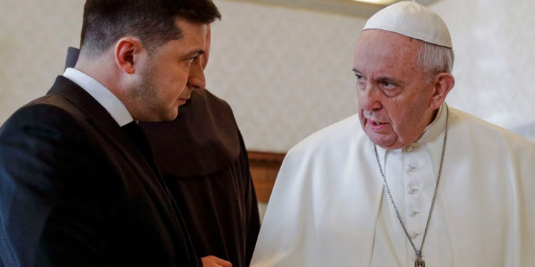 Zelenski dice que informó al papa Francisco sobre los "crímenes rusos" en Ucrania