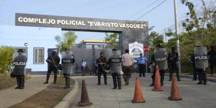 Presos políticos en «El Chipote» cumplen 63 días de que Ortega no les permite que sea visitados por sus familiares. Foto: Artículo 66 / Noel Miranda